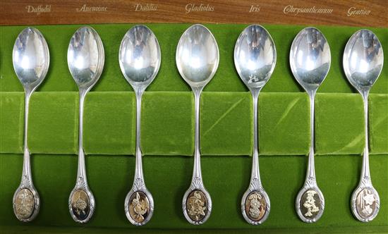 A cased set of twelve RHS parcel gilt silver teaspoons.